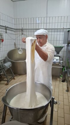 Antonio Campanile del caseificio Al Valico, foto Marco Giovenco