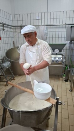 Antonio Campanile del caseificio Al Valico, foto Marco Giovenco