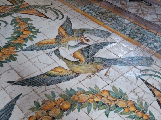 Chiesa di San Pietro Apostolo a Figlino, ceramiche di Capodimonte, foto Marco Giovenco