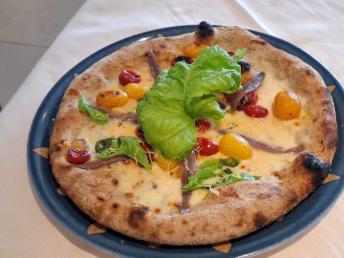 Pizza di Tramonti, foto Marco Giovenco