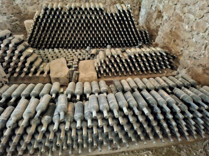 Vini d'annata in una cantina siciliana, foto Marco Giovenco