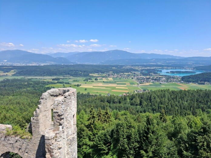 Carinzia, regione di Villach, panorama da castello di Finkenstein, foto Marco Giovenco (11) Carinzia, regione di Villach, panorama da castello di Finkenstein, foto Marco Giovenco