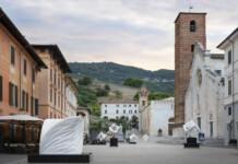 Pietrasanta e le dimensioni dell’equilibrio Vélez+Pietrasanta+Piazza+Duomo