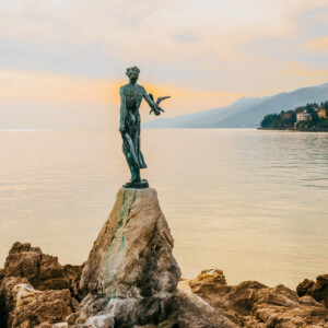 Opatija+Abbazia+statua+ragazza+gabbiano
