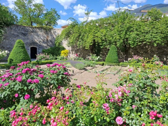 Bressanone, il Giardino di Corte in centro storico. Foto Marco Giovenco