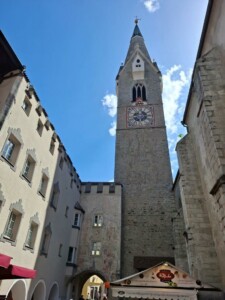 Bressanone, la Torre Bianca simbolo della città. Foto Marco Giovenco
