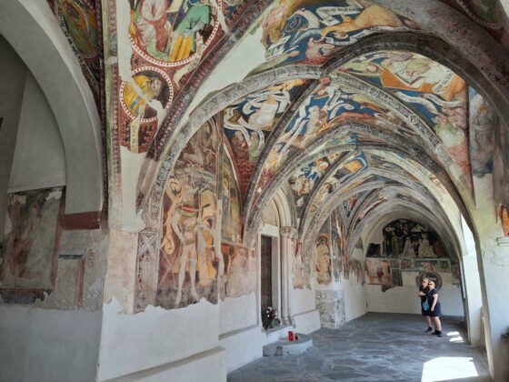 Duomo di Bressanone, gli affreschi del chiostro, foto Marco Giovenco