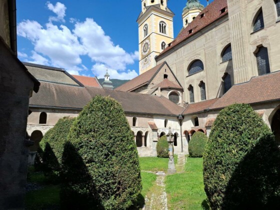 Duomo di Bressanone, il chiostro, foto Marco Giovenco