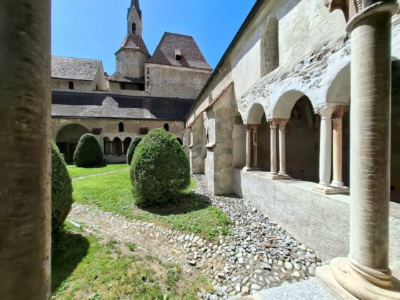 Duomo di Bressanone, il chiostro, foto Marco Giovenco