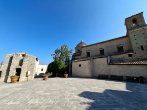 Gerace, Piazza delle tre chiese, foto Marco Giovenco