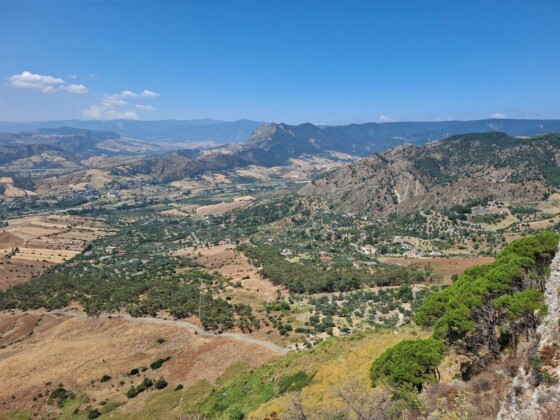 Gerace, la valle della fiumara e le pensici nord orientali dell'Aspromonte, foto Marco Giovenco