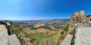 Gerace, panorama dal belvedere del castello Normanno, foto Marco Giovenco