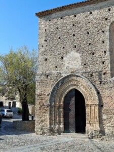 Gerace, portale della chiesa di San Francesco, foto Marco Giovenco