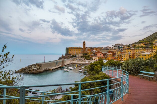 Colori liguri, profumo di salsedine e l'atmosfera lenta di un borgo marinaro. Il Porticciolo di Nervi &egrave; la cartolina perfetta di Genova.